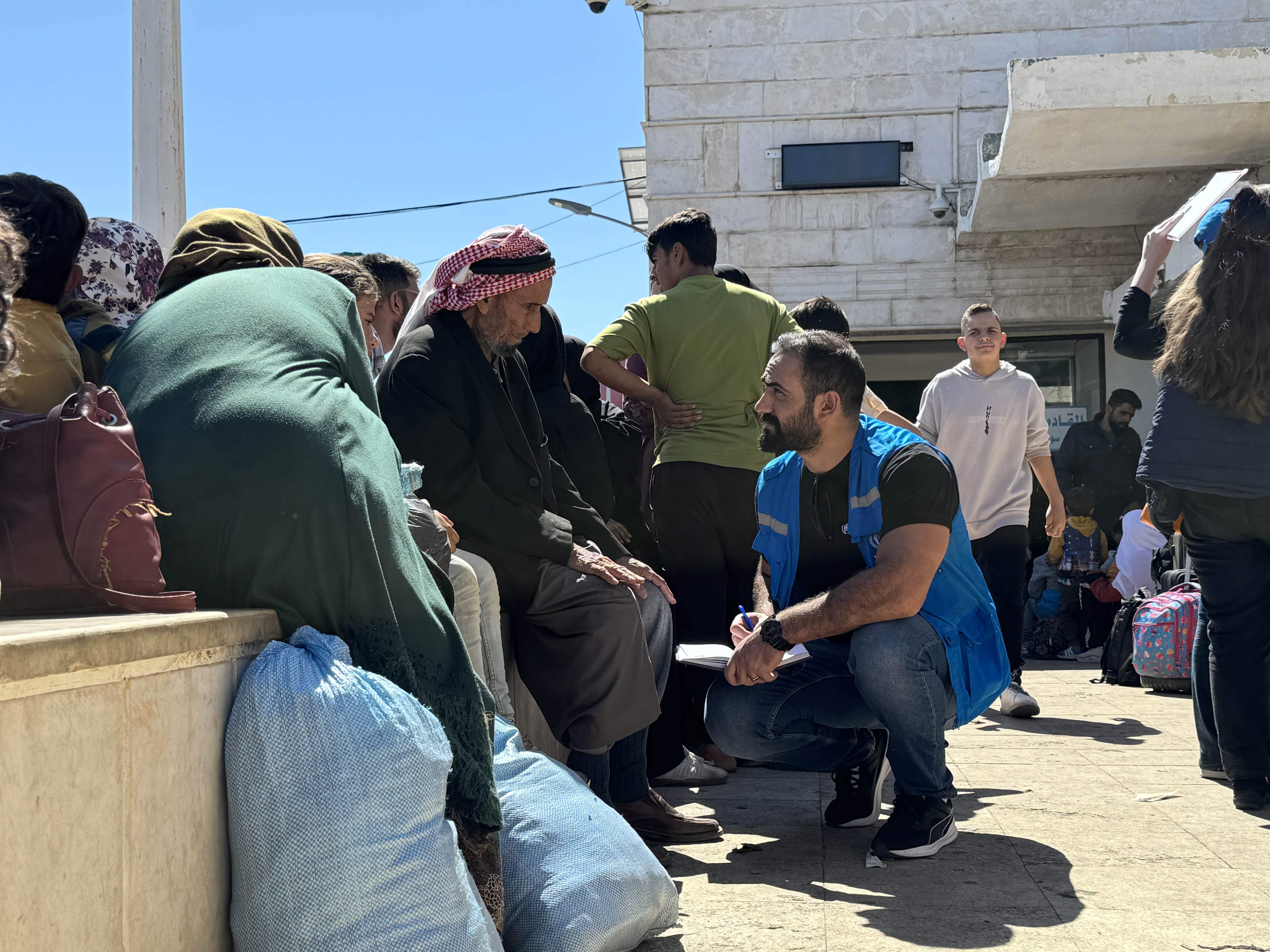 Syria_refugees-fleeing-arrive-from-Lebanon