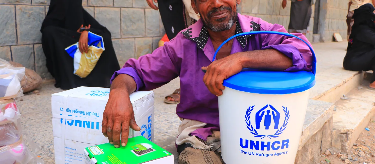 Tile Yemen Displaced Families Receive Essential Items 2
