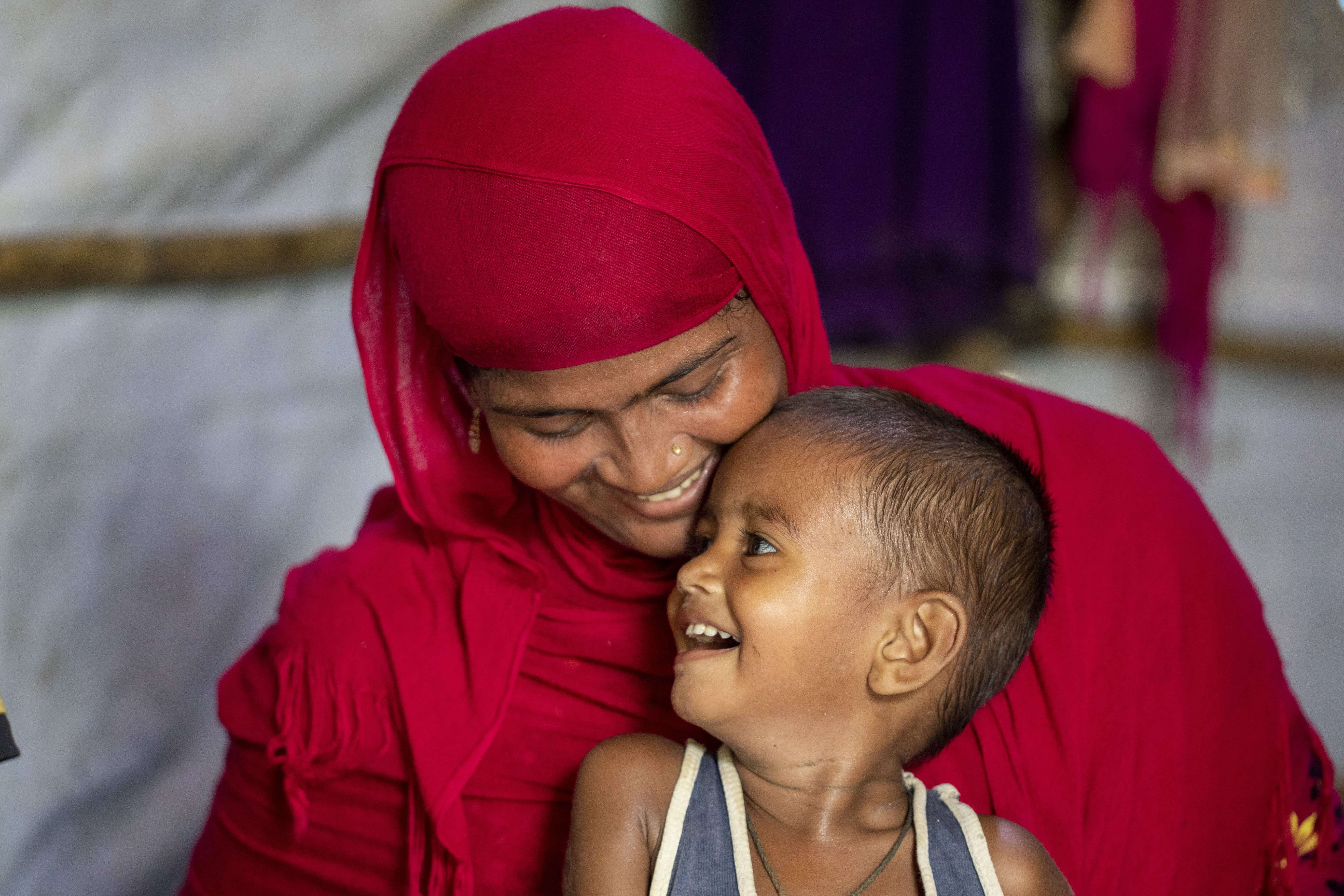 Bangladesh_Lpg-Gas-Distribution-Benefits-Rohingya-Refugee-Families-min
