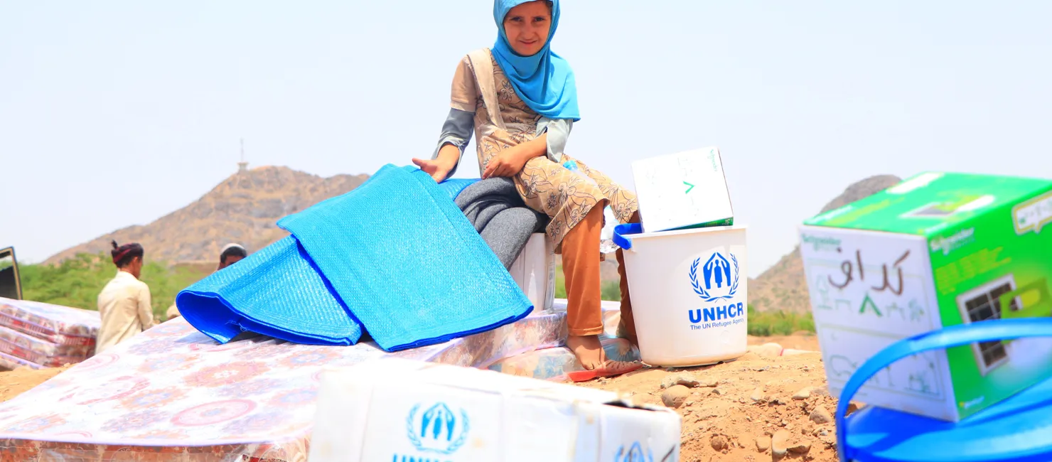 Tile Yemen Displaced Families Receive Essential Items