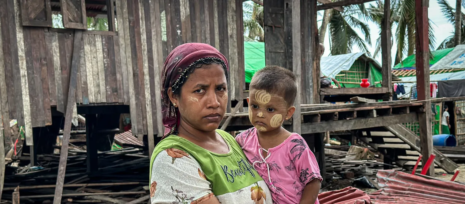 banner_myanmar_woman-and-child-damaged-home-after-cyclone-mocha