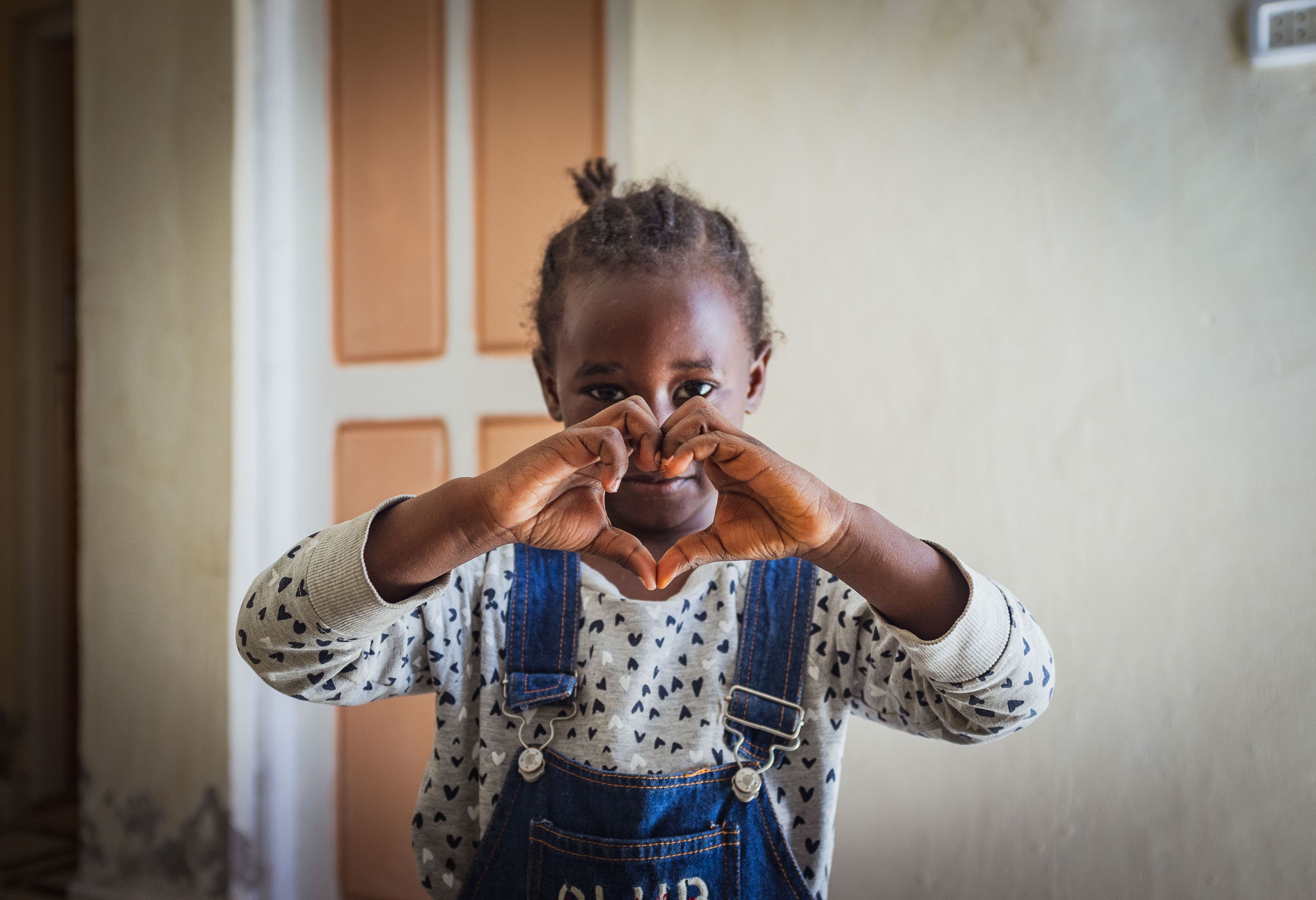 Tunisia_The-UN-refugee-agency-and-partners-distributed-clothing-donated-by-UNIQLO