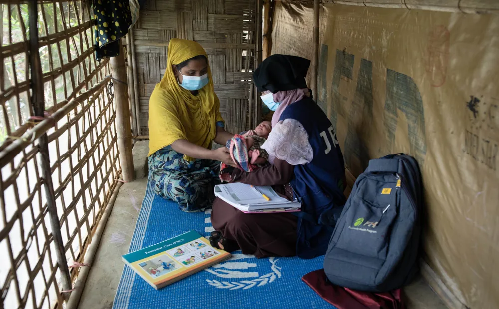 Bangladesh Community Health Volunteer Helps Rohingya Mothers With Post Natal Care
